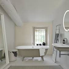 Si dans un petit espace, on pense d'emblée à installer une douche, opter pour une petite baignoire est une alternative tout aussi. Petite Baignoire Pour Petite Salle De Bains Marie Claire