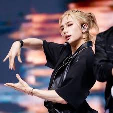 Sheetal In生 On Twitter In 2020 Felix Stray Kids Long Hair Styles Pretty People