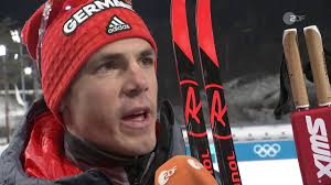 Seine bislang größten erfolge waren der gewinn des weltmeistertitels im massenstart 2017 , die silbermedaille im massenstart bei den olympischen spielen 2018 sowie zwei vierte plätze in den. Og 2018 Simon Schempp And Martin Fourcade After Mass Start Youtube