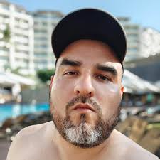 SABIAS QUE! 🤔🤔🤔🤔 En 2008 Guillermo Ochoa diseño su propio jersey del  CABALLERO ÁGUILA y lo estreno en un América 2-0 Pumas en el Azteca. Goles  de Richard Núñez y Salvador Cabañas.