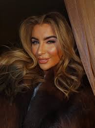 Elle Nicholson (@ellelouisenicholson) • Instagram photos and videos