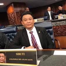 Hari pertama persidangan dewan rakyat hari ini kecoh seketika apabila anggota parlimen johor bahru, akmal nasrullah mohd. Sidang Parlimen Hari Ini Dijangka Panas Tegang Sarawakvoice Com