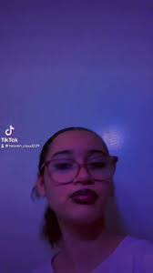 Melissa Crabbe's Instagram, Twitter & Facebook