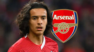 Arsenal 'intensify efforts' to sign £60m star with major two 'factors' boost over PSG