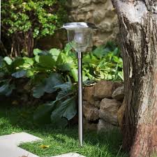 Lampe solaire en promotion chez leroy merlin. Eclairage Solaire De Jardin Tout Savoir Marie Claire