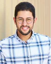 Center Action Blog introduces, "Multilingual Faculty Spotlight: Dr. Kareem  El Damanhoury" by Abdulaziz Al-Maosherji! In this article the author,  Abdulaziz, elaborates