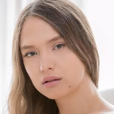 034 IZZY LUSH — COLUMBIAN BEAUTY TAKES U.S. BY STORM! | Listen Notes