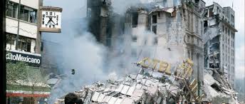 Relojeria Omega - Este Reloj Haste, muestra la hora del terreno en la Cd.  De México en 1985. En frente del Hotel Regis aquí destruido por el sismo.  Todos tenemos una historia