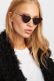 Maths Lunettes Coeur Yves Saint Laurent Heart Shaped Saint Laurent  Sunglasses 2025