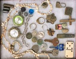 There are metal detectors that can detect gold. Dirk Ayala And The Outlaws South Sound Metal Detecting Group