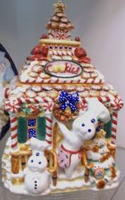 Poppin' fresh, more widely known as the pillsbury doughboy, is an advertising mascot for the pillsbury company, appearing in many of their commercials. Pin By Karen Lawton On It S The Most Wonderful Time Christmas Cookie Jars Collectible Cookie Jars Teapot Cookies