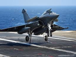 Dassault Rafale Chasse Francaise Marine Francaise Des Avions Militaires L Atterrissage Le Porte Avions Pont Avion De Chasse Rafale Avion Militaire