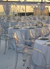 Semplicita Ma Con Carattere Con Louis Ghost Cristallo Ghost Chairs Louis Ghost Chair Ghost Chair