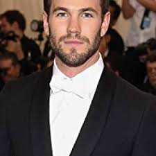 Melanie Cole (played by Lucy Hale) outfits