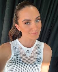 Brie Thomas's Instagram, Twitter & Facebook