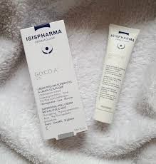 Pour obtenir des résultats extraordinaires, il faut une formulation extraordinaire : Faire Peau Neuve Avec Le Peeling Multi Actions Renovateur De Peau Glyco A D Isispharma Samsworld