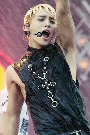 Jonghyun I Think Idols Soaking Wet May Be Hotter Than Shirtless Shinee Shinee Jonghyun Jonghyun