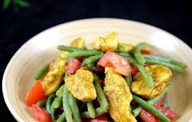 Salade De Poulet Curry Et Haricots Verts Recette En 2020 Poulet Curry Salade Poulet Haricots Verts