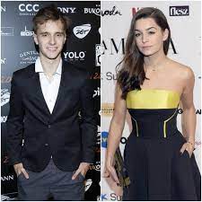 Dzisiaj wzdycha do niego masa kobiet, a w czasach młodości na własnej skórze przekonał się, jak to jest być odrzuconym przez rówieśników. Maciej Musial Chce Wrocic Do Agnieszki Wiedlochy Zasypuje Ja Sms Ami I Telefonami Blaga O Spotkanie Eska Pl