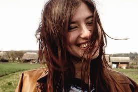 Oder eben durch eine blondierung. Braune Haare Pflegen Farben Und Die Schonsten Frisuren Brigitte De