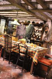 Harry Potter Studio Tour London Weasley House Here S A Can T Miss Found By Another Pinner Daniel Radcliffe Harry Potter Sorciere