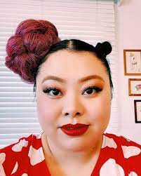 お笑いタレントの渡辺直美が9月20日 自身のinstagramを更新 自身の お団子ヘア の秘密を画像でファンに明かし 反響を呼んでいる 渡辺直美 お団子ヘア お団子