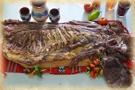 De aceea romferm îți ofera carne maturata, numai bună de pus pe masă. Produse PastramÄƒ De Oaie Fasie CarnaÈ›i PleÈ™coi