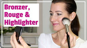 Dieser pinsel erinnert an einen fächer, daher auch der name. Zuschauerin Fragt Wie Bronzer Rouge Und Highlighter Auftragen Youtube