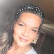 Imagine you're a cosmetic company looking to optimize your sales and  education efforts while keeping your costs under control. You've considered  hiring a traditional team of in-house positions like a…