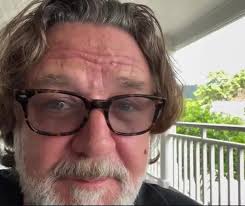 Who's performing at Russell Crowe's indoor garden party?