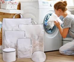Bí Quyết Bảo Vệ Quần Áo An Toàn Khi Giặt Máy Bằng Túi Giặt
