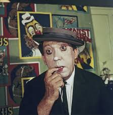 El comediante Rob Torres realizando un número cómico que utiliza la  complicidad del público y que lo mantiene atrapado hasta el final en el  Budapest International Circus.!!!