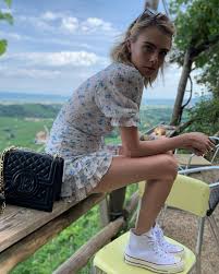 La ragazza dei tulipani di justin chadwick, in uscita il 6 settembre. Cara Delevingne In Italia La Foto Su Instagram Lo Conferma Sky Tg24