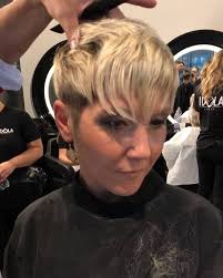 ✂CUT✂, Il taglio corto: per chi possiede una chioma voluminosa, ma ama  avere i capelli corti ed allo stesso tempo desidera avere facilità nel  gestirli., NOVITÀ:SERVIZIO NAVETTA 🚘 :aperti dal lunedì al ...