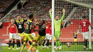W e will be focusing on the southampton vs man united match on this page, but keeping an eye on events in the midlands, where wolves welcome spurs. Manchester United 2 2 Southampton Late Equaliser Sets Back Hosts Top Four Hopes Bbc Sport