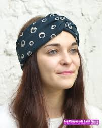 Le fait de donner du volume sur le dessus de votre crâne et d'attacher un bandana par la suite va vous donner un côté rétro et rock, qui est. Diy Un Headband Boheme Couture Francaise Bandeau Cheveux Tuto Headband