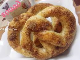 بريتزل بالقرفة والسكر زاكي food sweet pastries food and drink