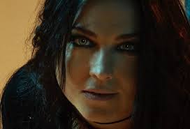 EVANESCENCE's AMY LEE Collaborates With HALSEY On New Song 'Hand That  Feeds'