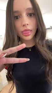 Kelli Winters's Instagram, Twitter & Facebook