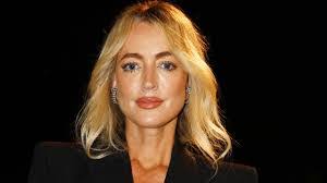 Vanessa Downing's Instagram, Twitter & Facebook