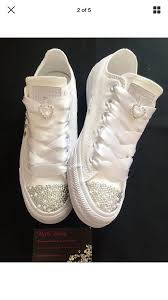 Wir zeigen ihnen hier, wie sie eine karte ganz nach ihren individuellen wünschen mit dem soll es etwas schlichter und günstiger sein, können sie auch mit microsoft word ihre hochzeitskarte selbst gestalten. Hochzeit Braut Angepasst Converse Kristalle Perlen Charms Winter Hochzeit Schuhe Hochzeit Turnschuhe Schuhe Hochzeit