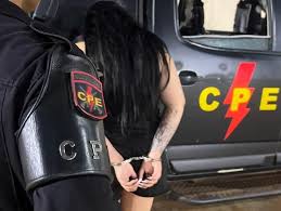 Mulher procurada por ligação com facção criminosa é detida em Águas Lindas