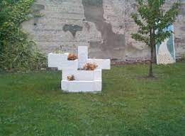 On l'assemble avec une colle et non un mortier. Bac A Fleurs En Beton Cellulaire Samuel