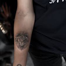Small Lion Tattoo Upper Arm Http Viraltattoo Net Small Lion Tattoo Upper Arm Html In 2020 Lion Head Tattoos Small Lion Tattoo Arm Tattoos For Guys