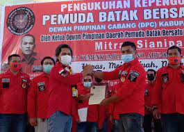 Melalui semangat dan kebersamaan, dpc pemuda batak bersatu kota depok terbentuk. Pemuda Batak Bersatu Karimun Resmi Dilantik Aura Rakyat