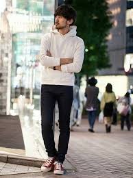 Abgerundet mit einem benutzerdefinierten messingknopf am hauptreißverschluss. Wie Rote Hohe Sneakers Mit Schwarzer Jeans Zu Kombinieren 6 Herren Outfits 2021 Lookastic