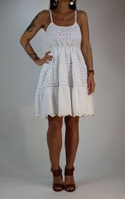 Vous pourrez y dénicher des nuisettes en dentelle blanche qui pourront s'avérer aussi jolies qu'originales. Robe Boheme Dentelle Blanche Petites Robes Blanches Robe Dentelle Idees Vestimentaires