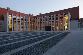 Es wird ein hausgemeinschaftsmodell umgesetzt, das bewohner mit unterschiedlicher pflegebedürftigkeit in einer wohngruppe vereint, und. Haus St Joseph