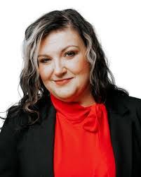 Martha Pilcher's Instagram, Twitter & Facebook