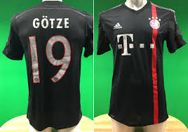 Bayern munich have unveiled their new third kit for the 2021/22 season which will be on show in the champions league. Von Bayern Star Mario Gotze Signiertes Champions League Trikot